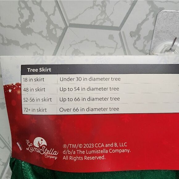 New The Elf on The Shelf Green Velour Christmas Tree Skirt, 48 in - Picture 6 of 8